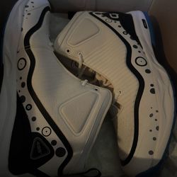 Q4 basketball shoes size 12 men. New
