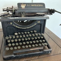 Antique Typewriter 