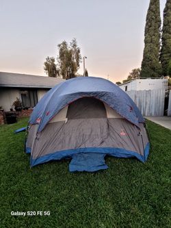 HUGE COLEMAN TENT 10' x 15' x 72" H sleeps 7 EXCELLENT CONDITION