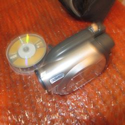 Panasonic VDR-D105 Silver 30X Optical Zoom Mini Disc Video Camera -D05