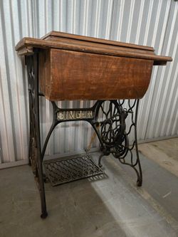 Antique SINGER Treddle Sewing Machine Table with Functioning Foot Peddle, NO SEWING MACHINE INCLUDED Overall Great Condition Pick up Powers & Constitu
