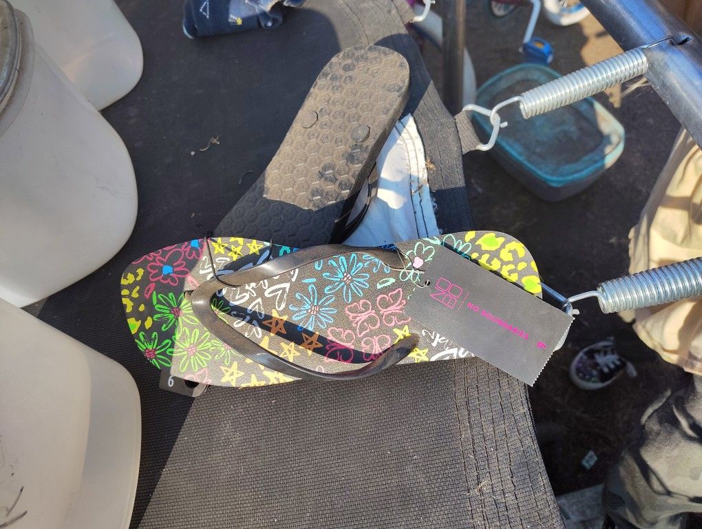 New With Tag's No Bo Flip Flops Women 9