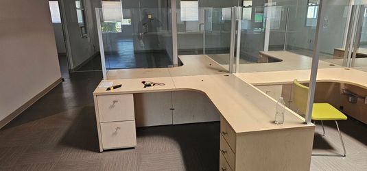 Office cubicles with glass free