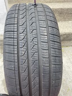 225/40/19 Like New Only One Tires 
