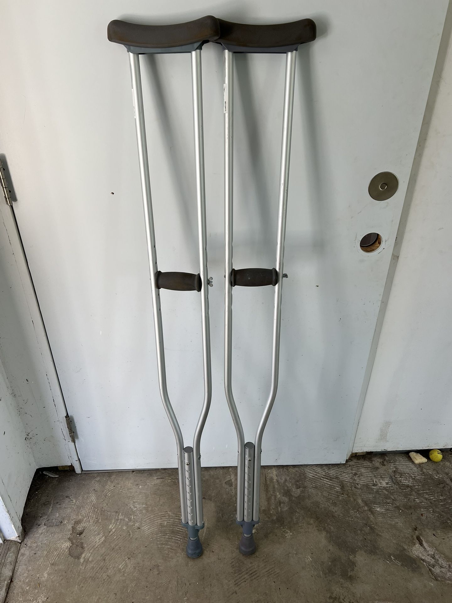 Crutches for 5'10" - 6'6" Adults