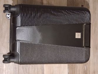 Like NEW Skyway Hard Shell Spinner Luggage