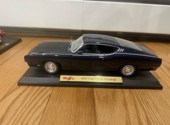 Maisto 1969 Ford Torino Talladega 1/18 Die Cast Car