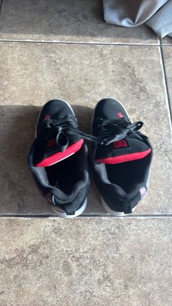 Mens DC Shoes Black and Red Sneakers Size 8.0