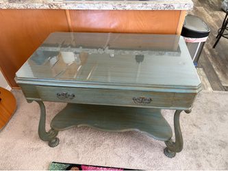 Desk.