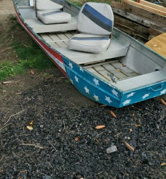 10 FT Aluminum John Boat. WITH MOTOR