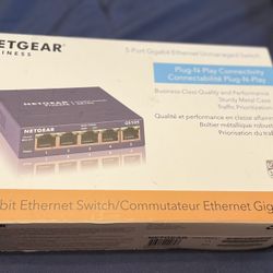 Netgear GS105 5port Gigabit Switch comes with Power Adapter and mounting screws if needed