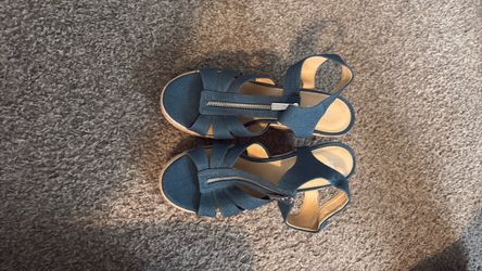 **BRAND NEW** Michael Kors Wedge Sandals with Zipper