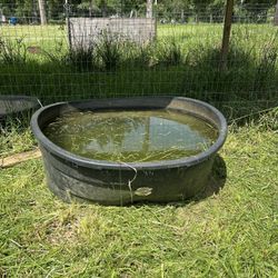 200 gallon stock tank / tanque de almacenamiento de 200 galones