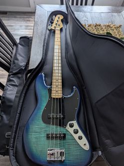 Anniversary edition Fender Player Jazz Bass Plus Top Blue Burst