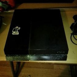 PS4 With Camera For Streaming And 3 Controllers