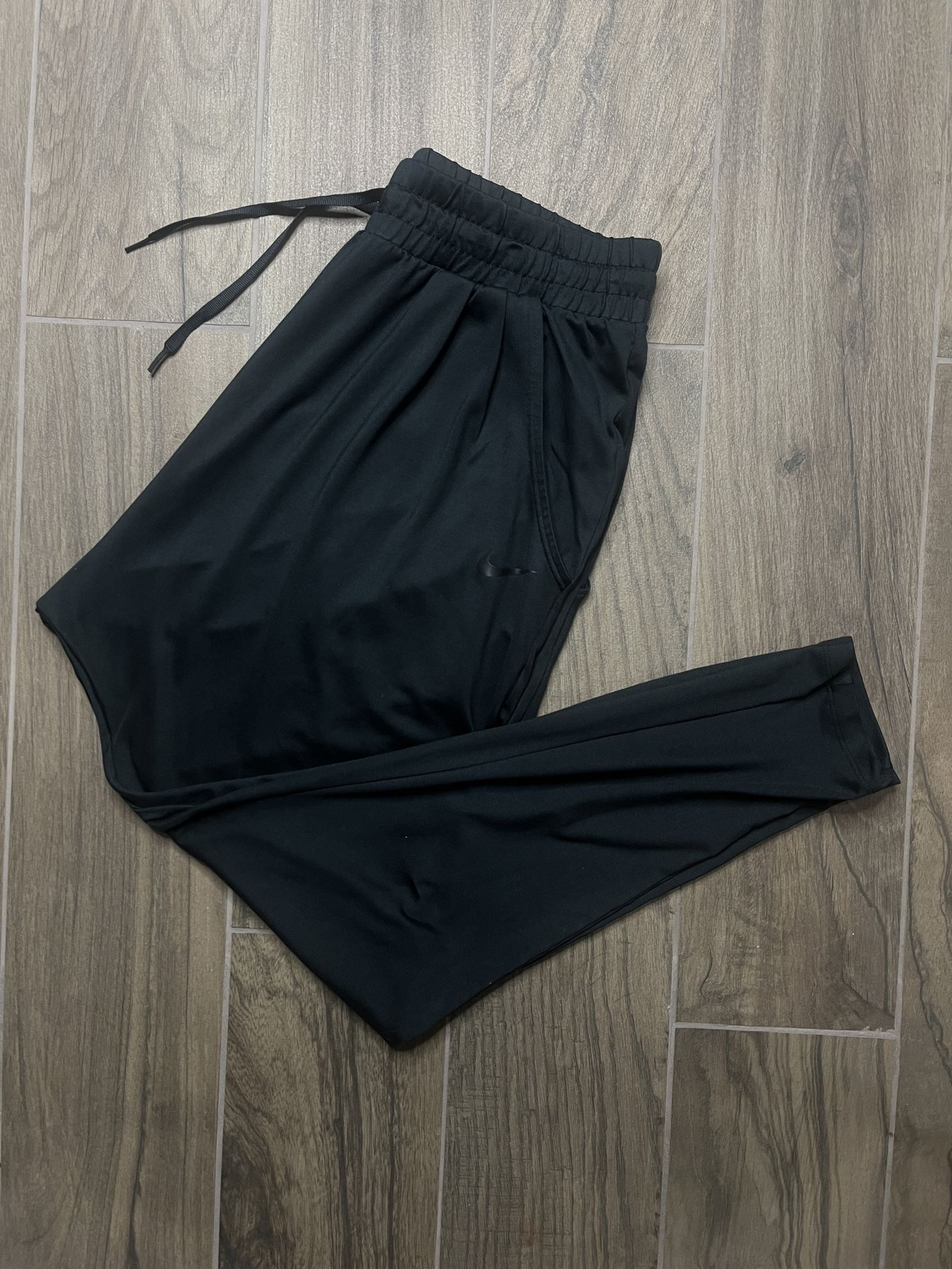 Nike Dri-Fit Women’s Lightweight Black Pants Size Small