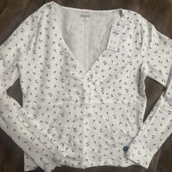 Hollister Women’s Long Sleeve V Neck Top