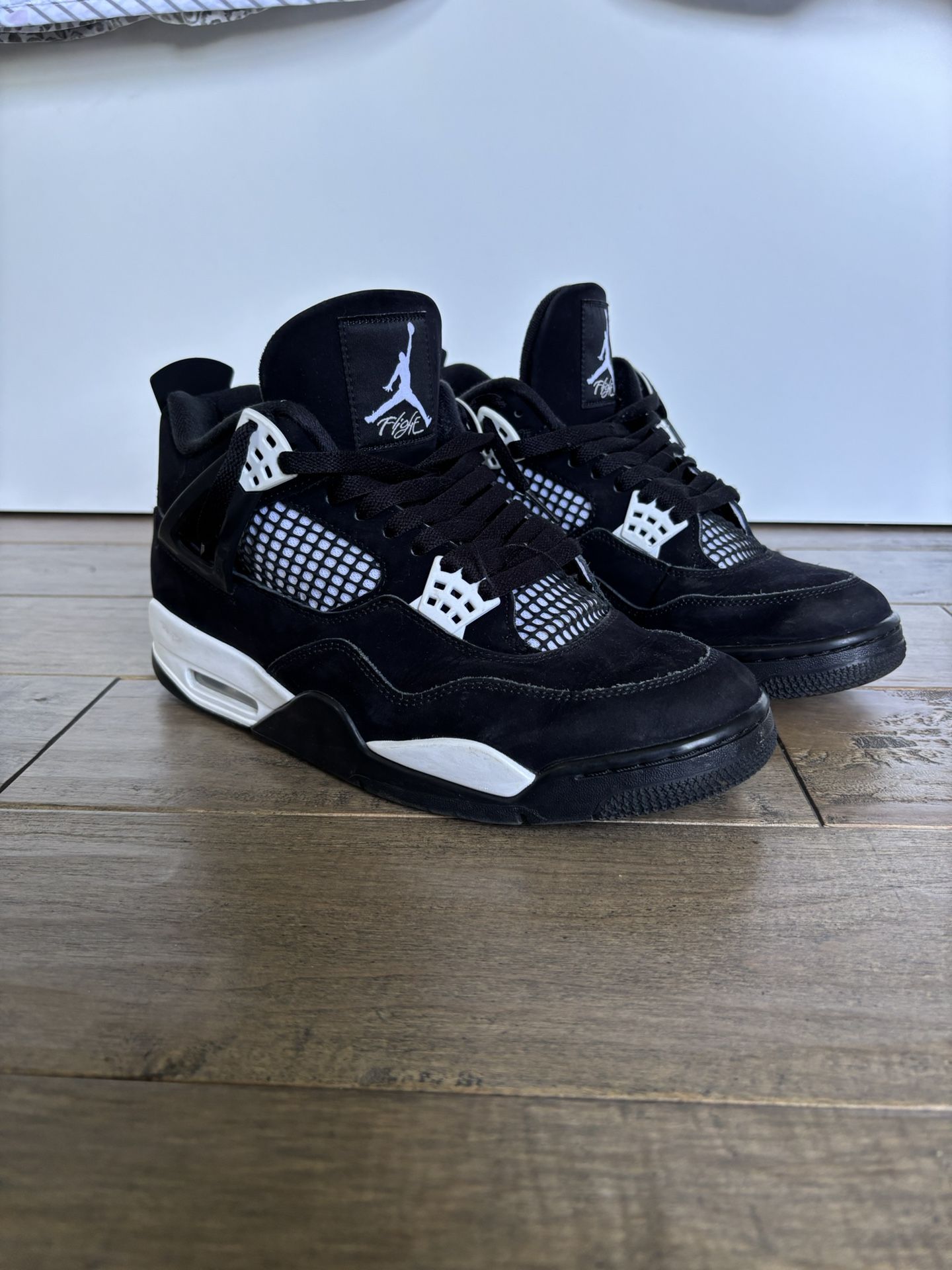 Jordan 4 White Thunder