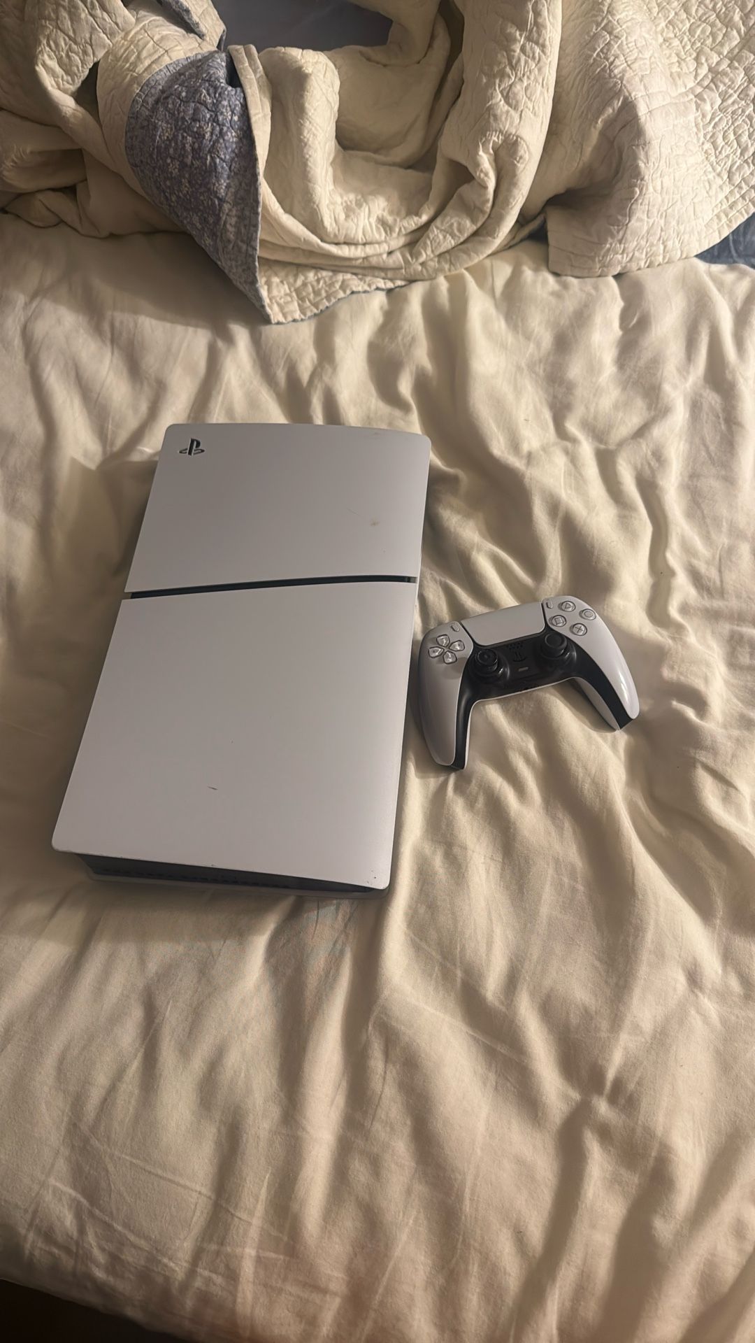 PS5 Digital Edition + Controller