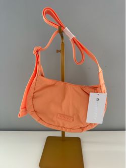 Athleta crescent bag mini