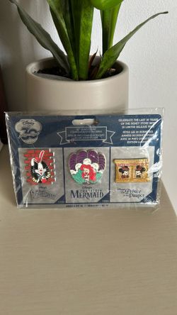 Disney store 30th anniversary pin set week 1 ⭐️⭐️⭐️⭐️⭐️