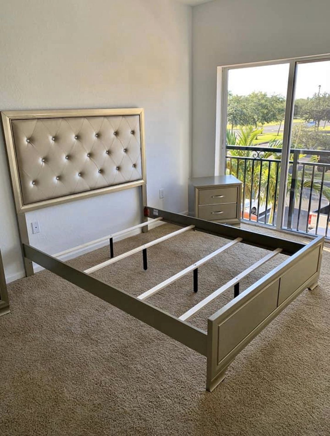 Queen bed // financing available only $49 down payment