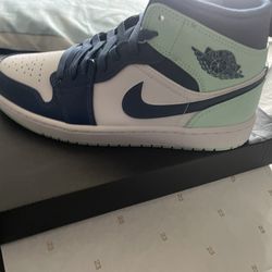 Air Jordan 1 Mid