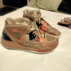 Women's Nike Sneaker