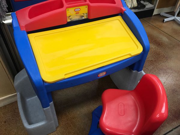 Little Tikes Youth table desk art center with chair for ...