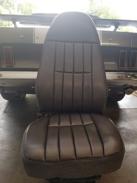 Tapicerías De Ciwlos https://offerup.com/redirect/?o=VGUuYXM= Caídas $ 200