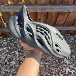 Adidas Yeezy Foam RNR Onyx (Size 11)