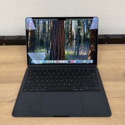 13" MacBook Air M2 8 Core**500GB SSD