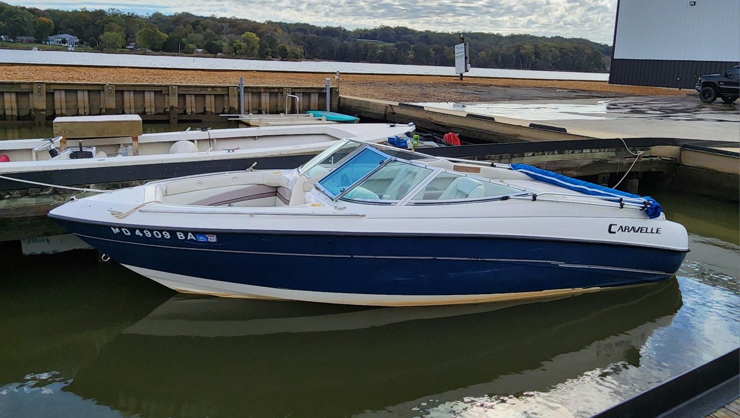 21 Foot Caravelle Bowrider (Very Good Cond)
