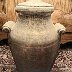LARGE Urn Shaped Pottery Style , Table Lamp EARTHY SCULPTURED LOOK! - $35 (Washington Park, i25 and Alameda, Denver)