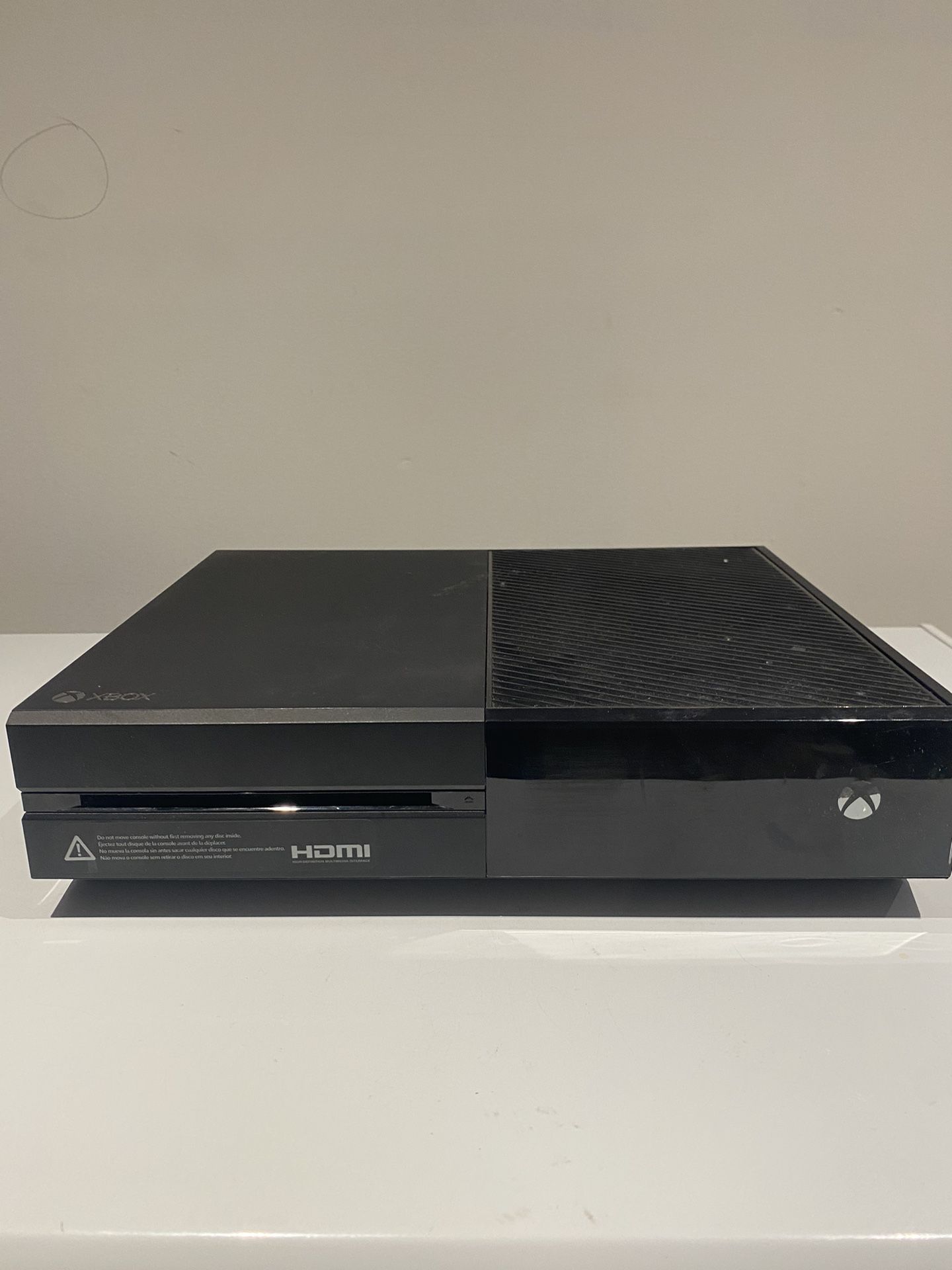 Console Microsoft Xbox One 1TB Console Gaming System  1540