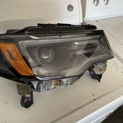 2019 Jeep Grand Cherokee Headlight RH