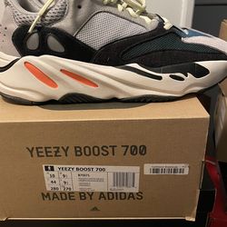 Yeezy Boost 700 Wave Runner Size 10