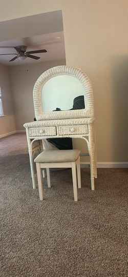White Whitaker vanity with stool