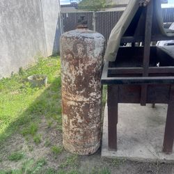 🔥 FOR SALE: Large Propane Tank – $40 🔥