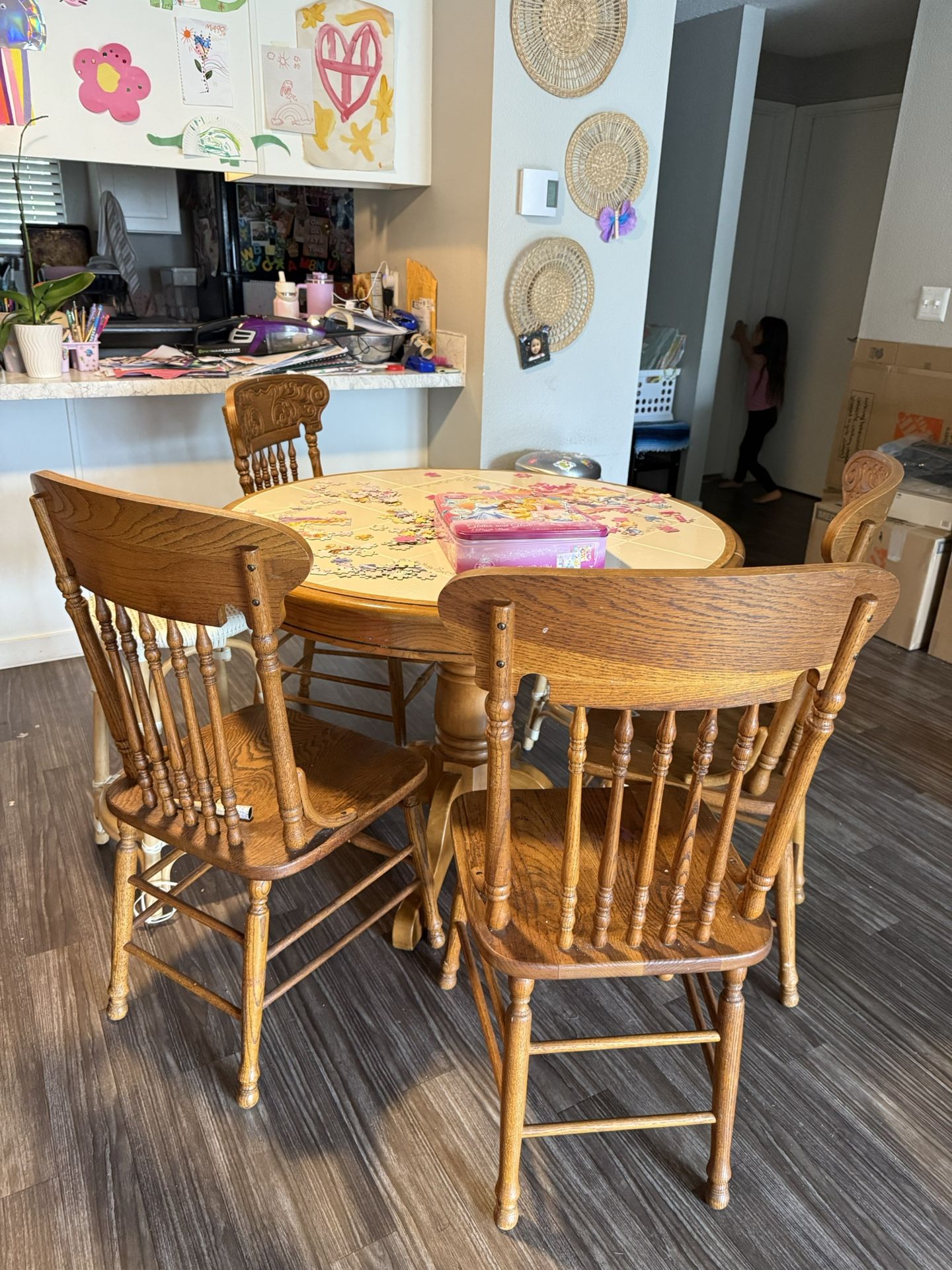 Round Oak Dining Table And Chairs $50