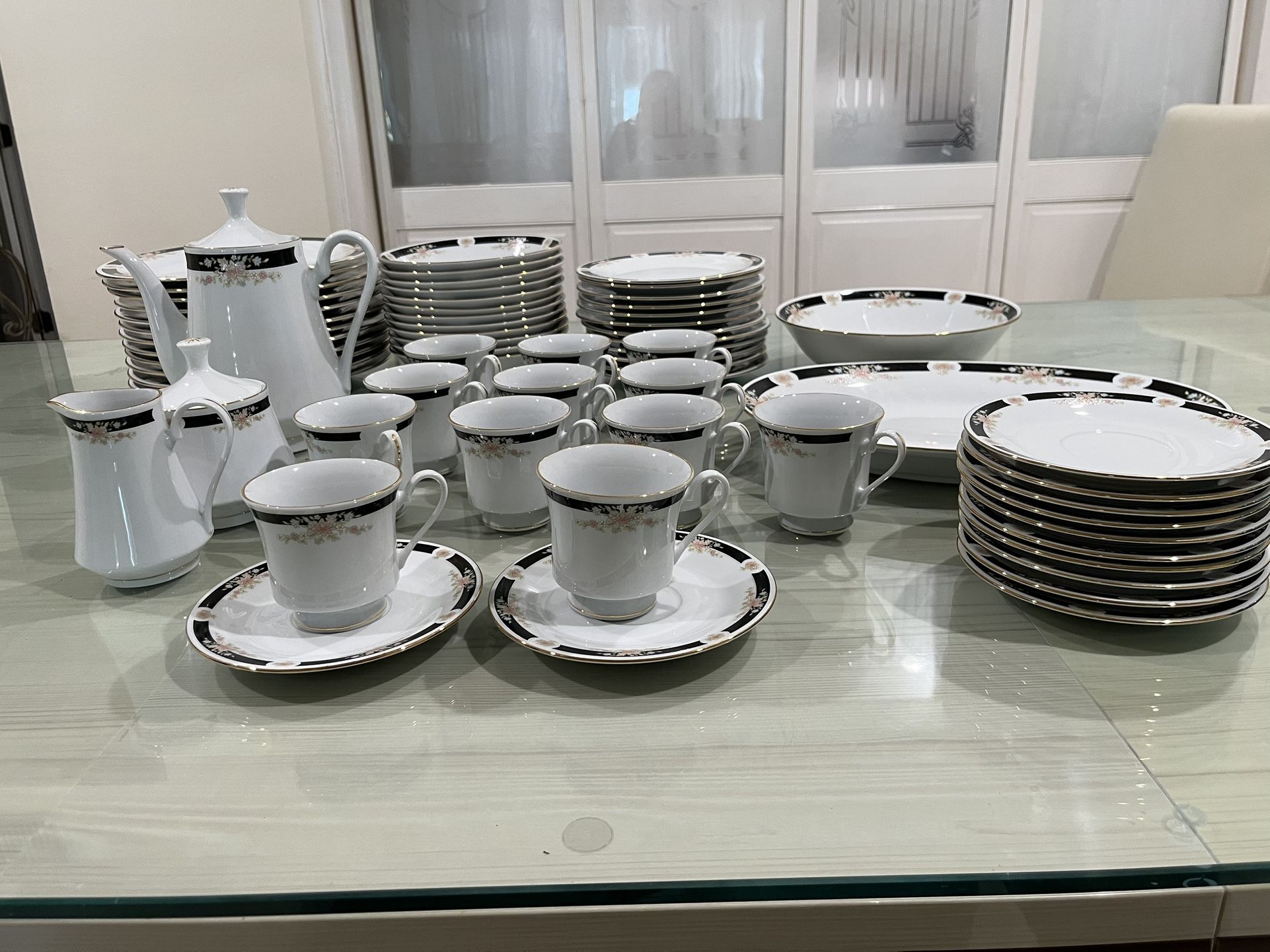 Set Of 12 Dinnerware