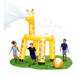 Giraffe water sprinkler