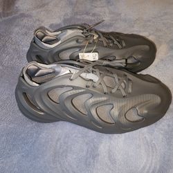 Size 9 Adidas Men's adiFOM Q

