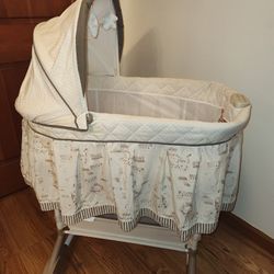 DELTA CHILDREN MUSICAL BABY BASSINET 