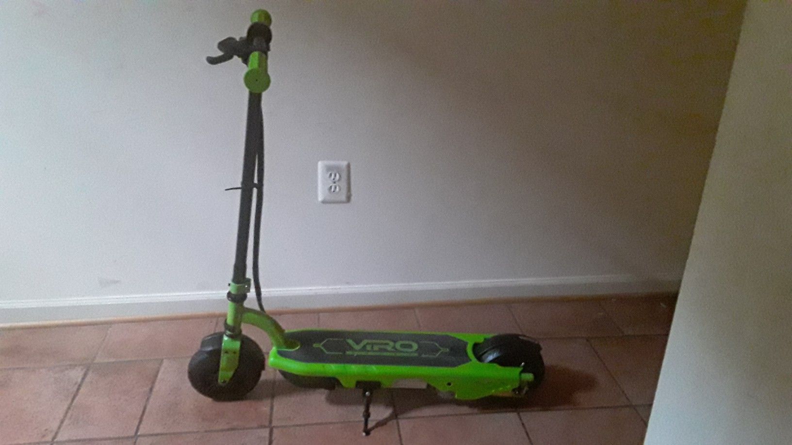 Electric scooter. Needs new charger. $12 walmart or $8 online