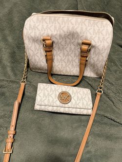 Beautiful Michael Kors Purse And Wallet