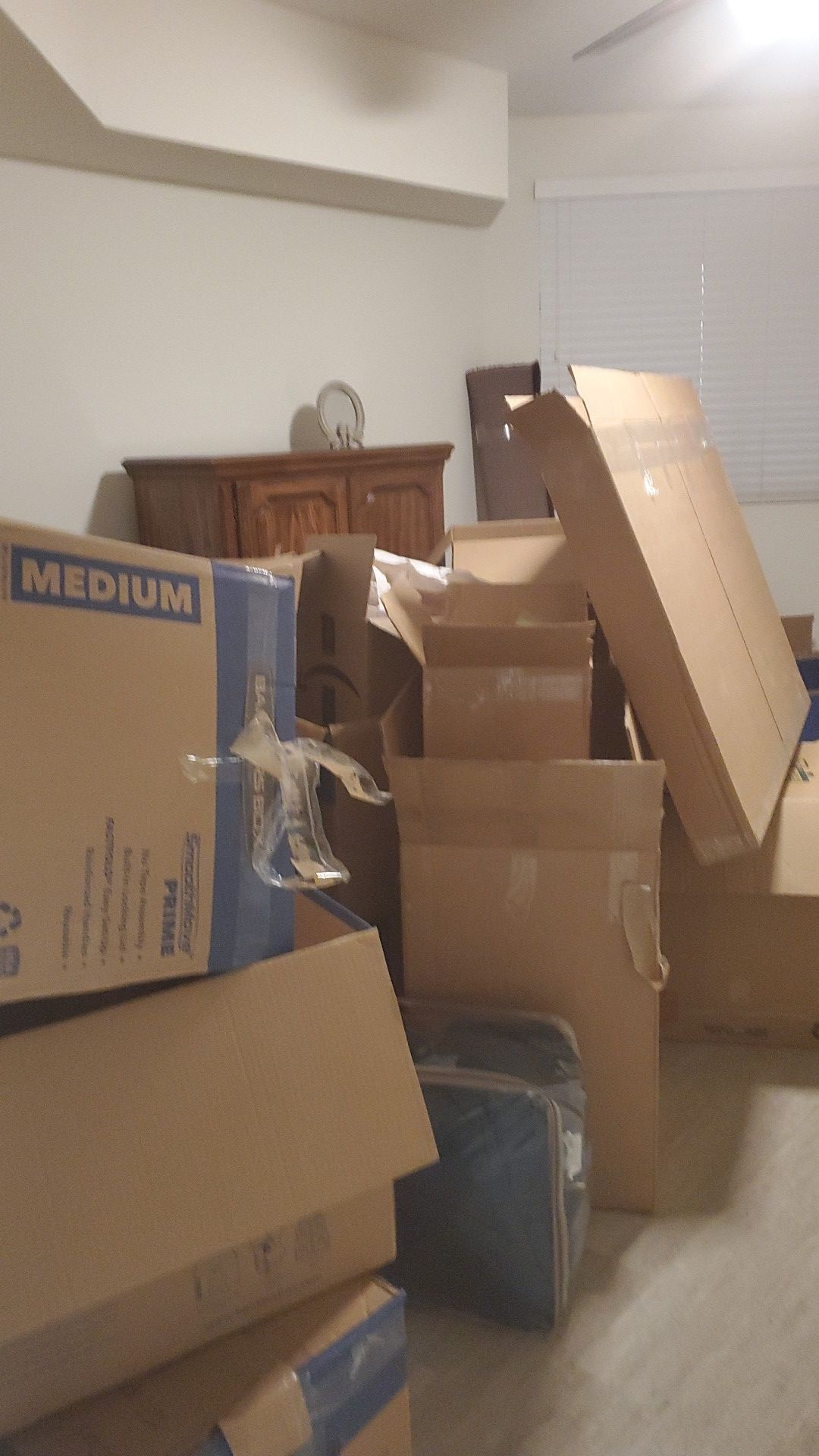 FREE CARDBOARD SHIPPING BOX / MOVING BOX