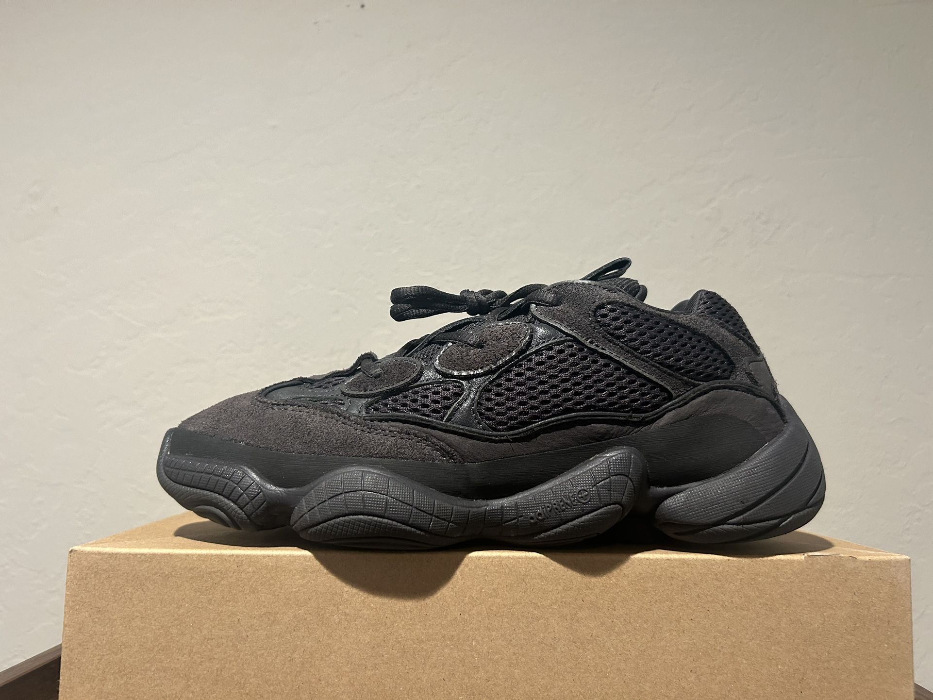 Yeezy Size 9.5m. For Sale. 129$.