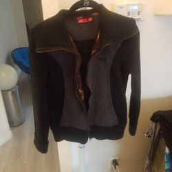 Women's Pumas Jacket Size Large
