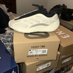 Yeezy 700 Azael Size 11.5